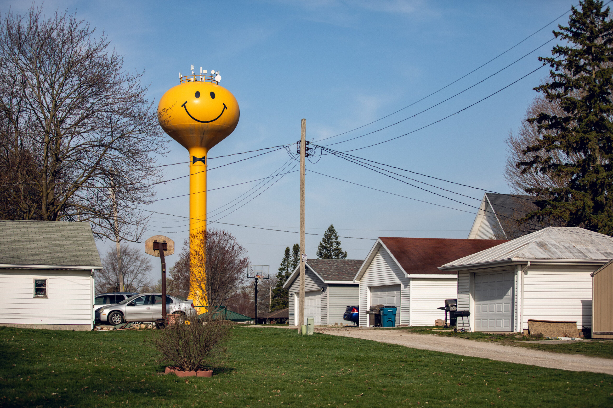 Ashley, Indiana smiley face water tower