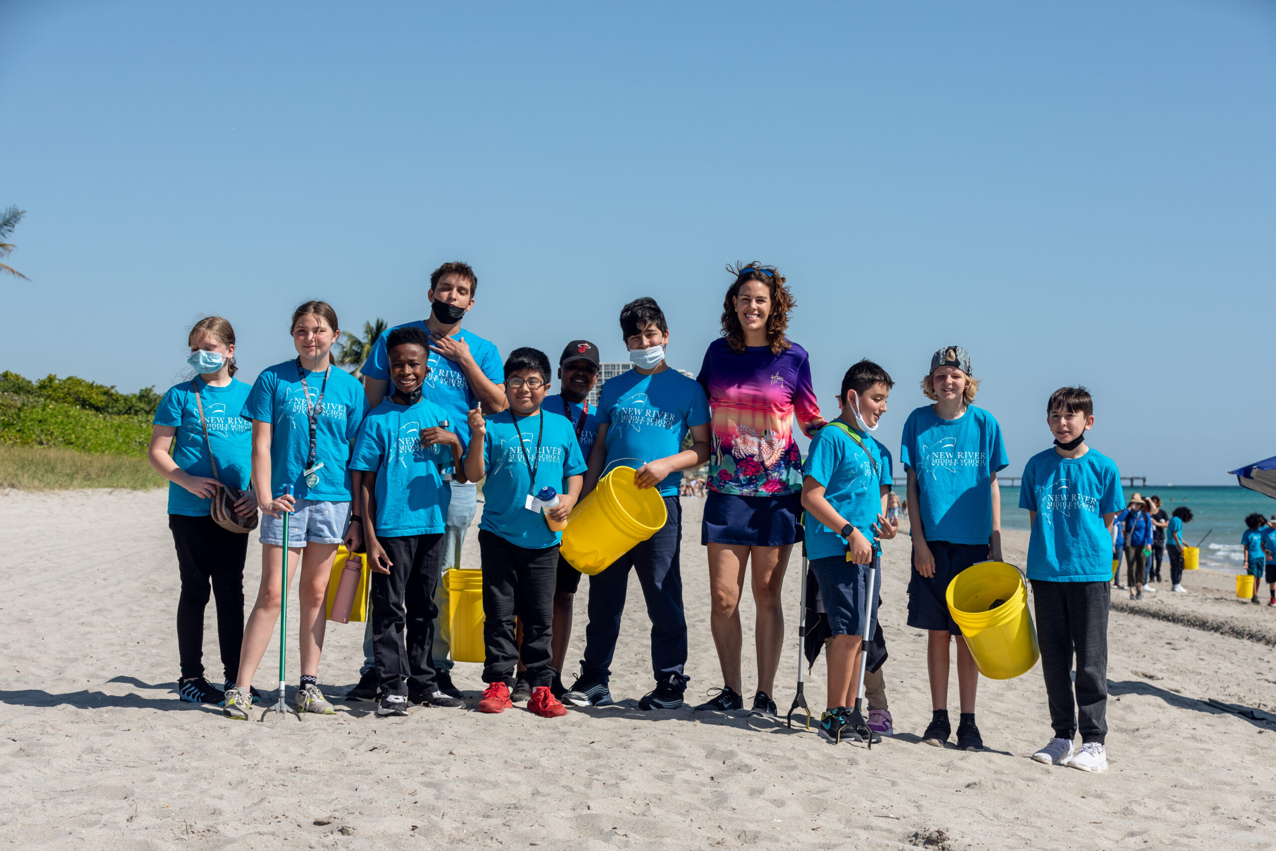 Students Beach cleanup group photo